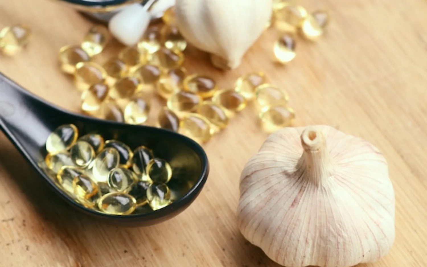 Garlic and vitamin supplements alongside krill oil benefits.